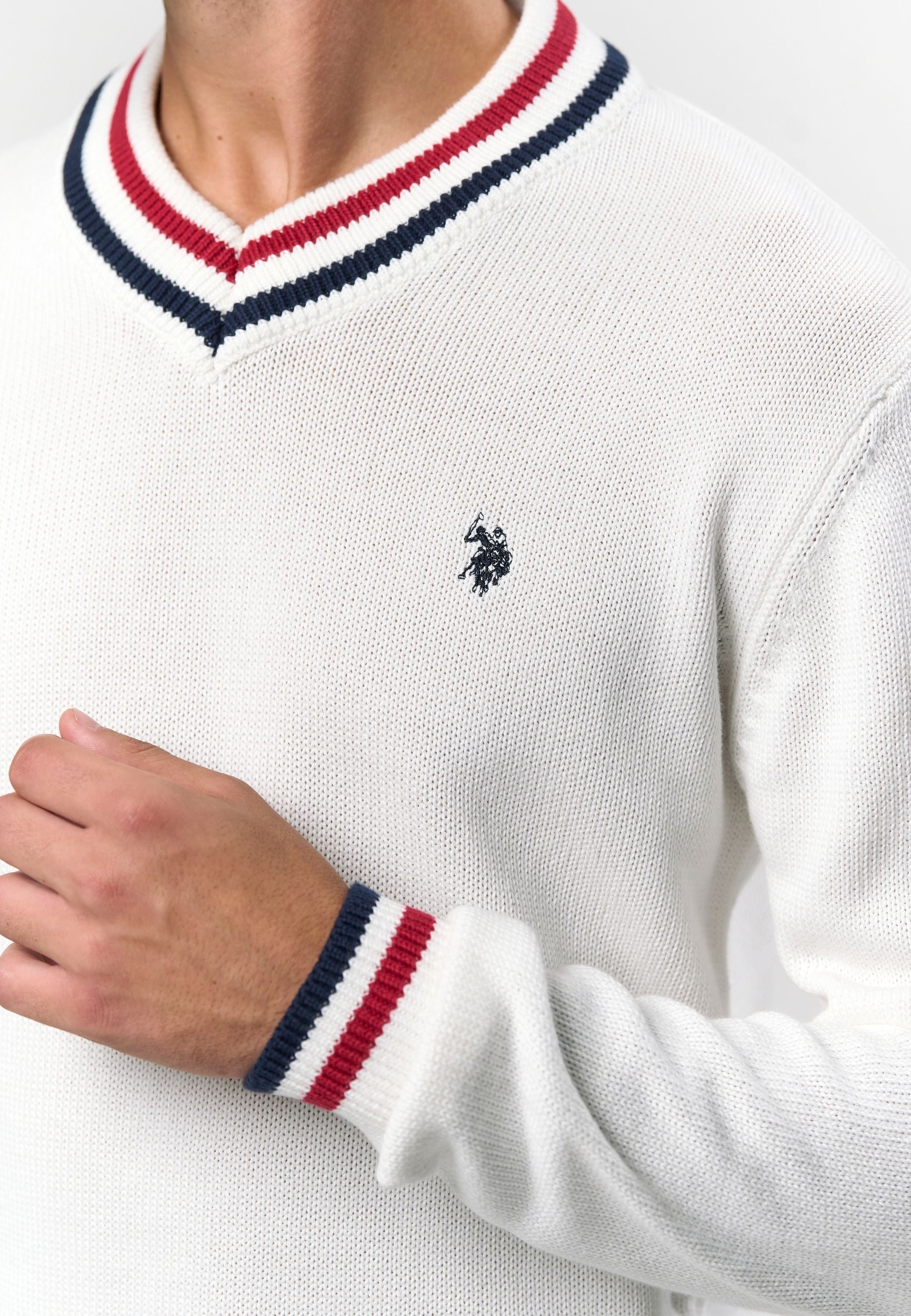UMEdmond V-neck Knit