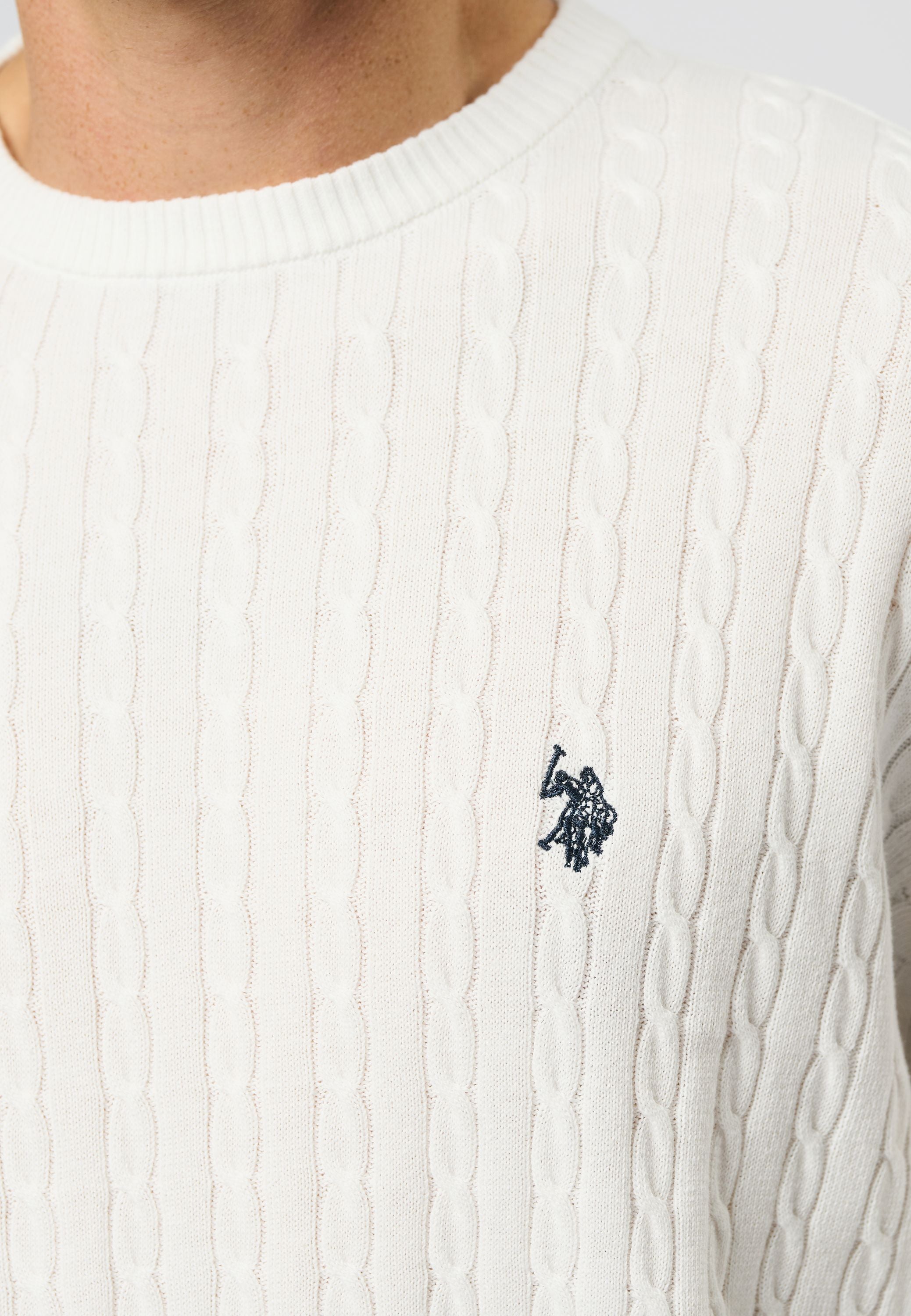 UMMads Cable Knit